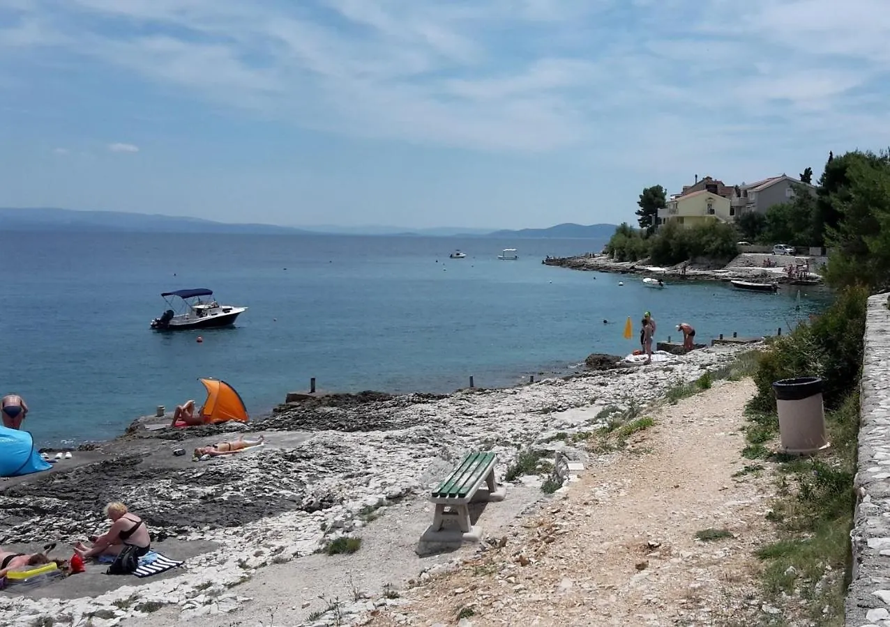Apartment Modern Apt W Terrace 2 Min Walk To The Beach Okrug Gornji