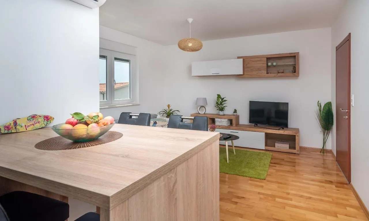Apartment Modern Apt W Terrace 2 Min Walk To The Beach Okrug Gornji Croatia